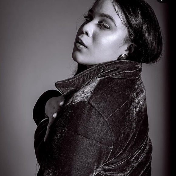 Meet your Posher, Stephanie - Picture 2 of 6